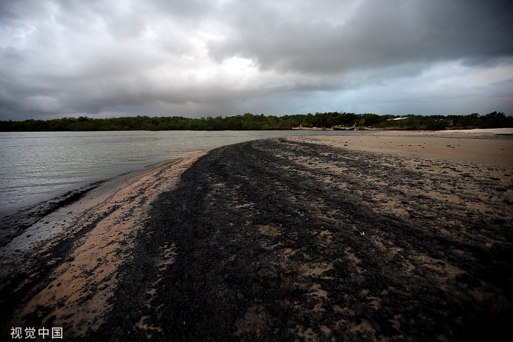“上百海滩遭石油污染 巴西指责委内瑞拉船只“放油”