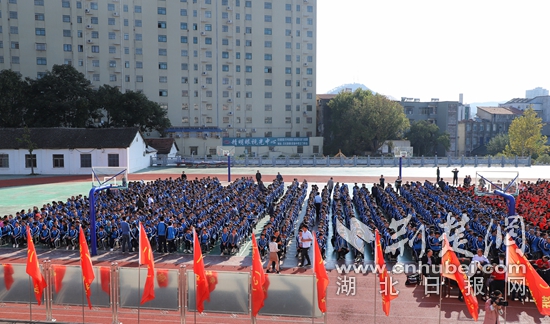 好人"事迹展暨《大悟好人传》赠送发放仪式,在大悟县实验中学隆重举行