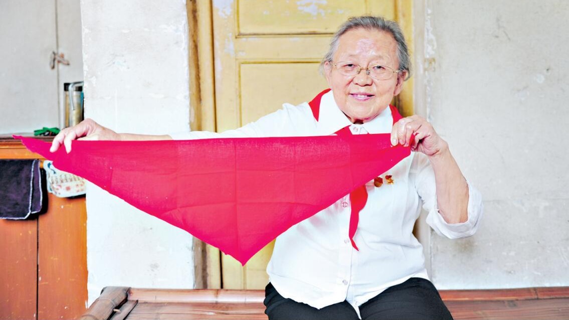 新中国第一批少先队员魏需武：70年前第一条红领巾保留至今