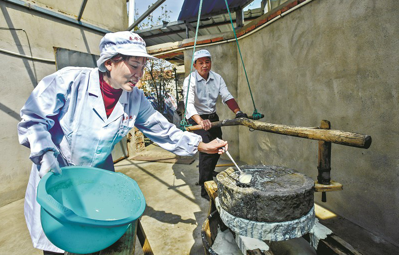 应城有个“豆皮西施” 她是祖上美食绝活的第四代传人