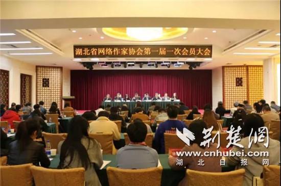 2020年轻小说排名_2020“花地文学榜”年度长篇小说作家邓一光分享会(2)