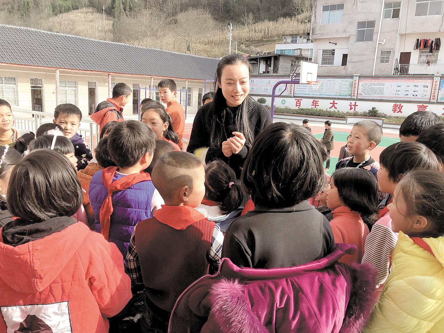 杭州上城杭州上城 助力鹤峰摘贫帽