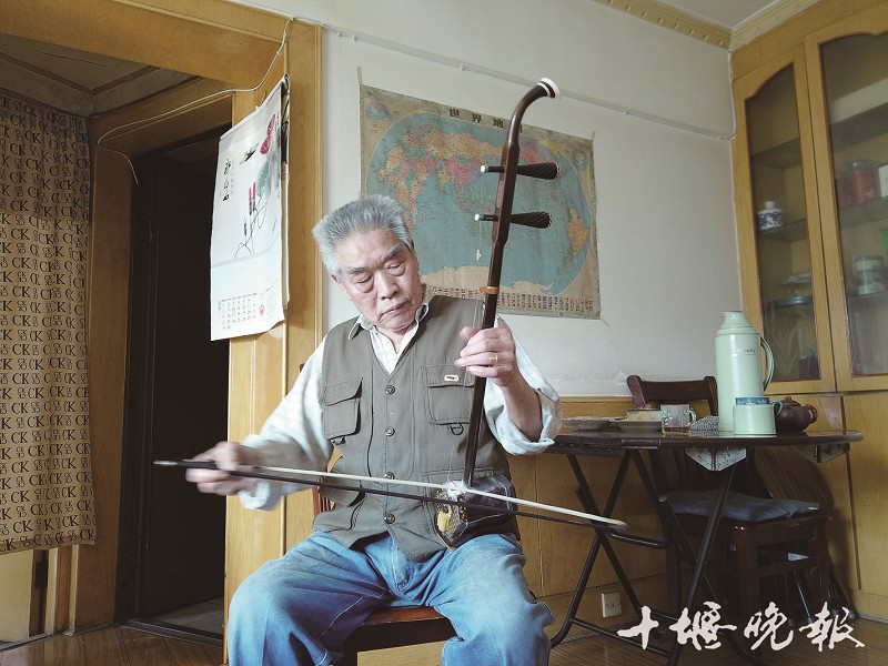 不拉二胡,就觉得生活缺少了点什么 81岁的陶