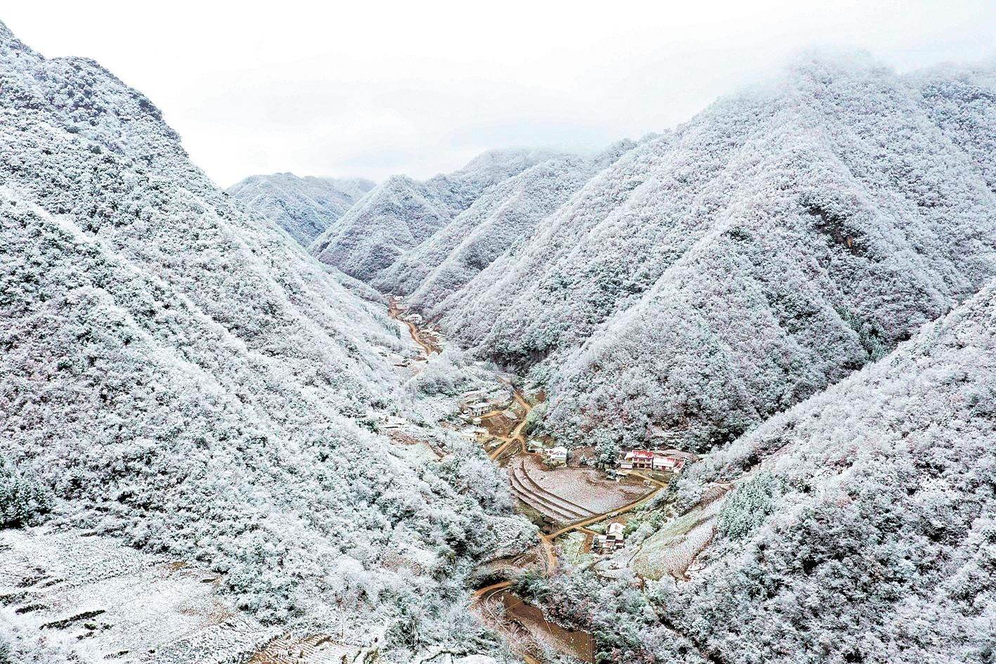 保康县马桥镇雪后山色