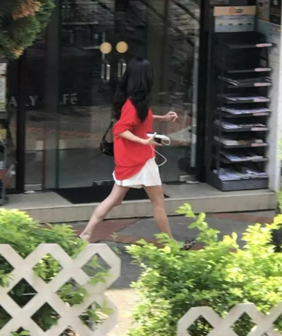 张柏芝与闺蜜聚会 弟弟张豪龙贴身护驾守候