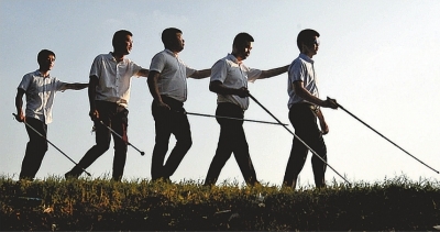 在黑暗中前行，他活成了别人的“眼睛”，90后盲人小伙身家千万