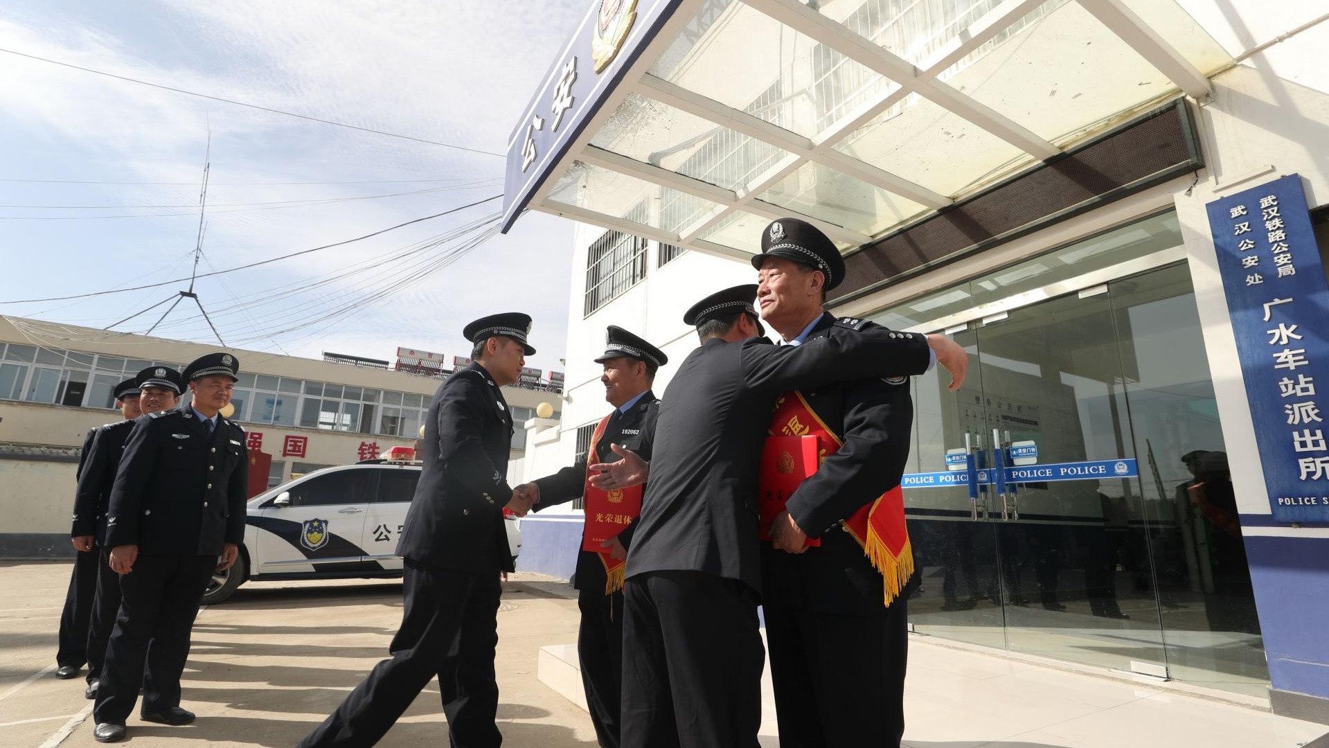 “下輩子還要當警察，還要繼續當戰友”——致敬.老警