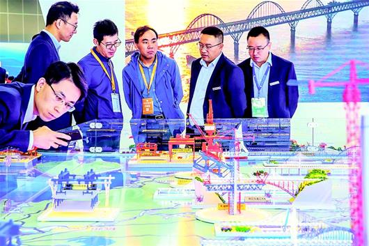 百余企业携高精尖设备亮相中国桥博会 115座跨长江大桥八成武汉造