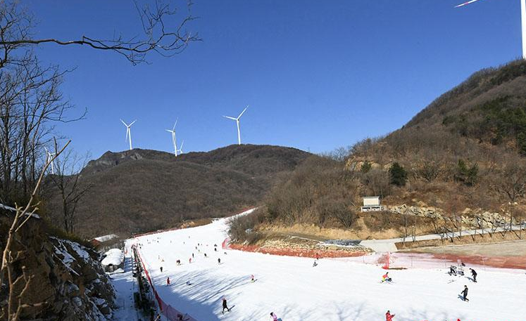 湖北保康：冰雪世界度快乐假日