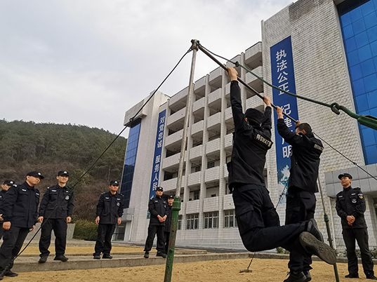 冬日训练 看湖北荆门特警支队新人蜕变