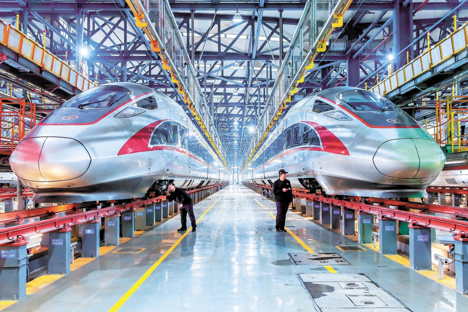 中国出口欧洲时速200公里双层动车组启程_试验