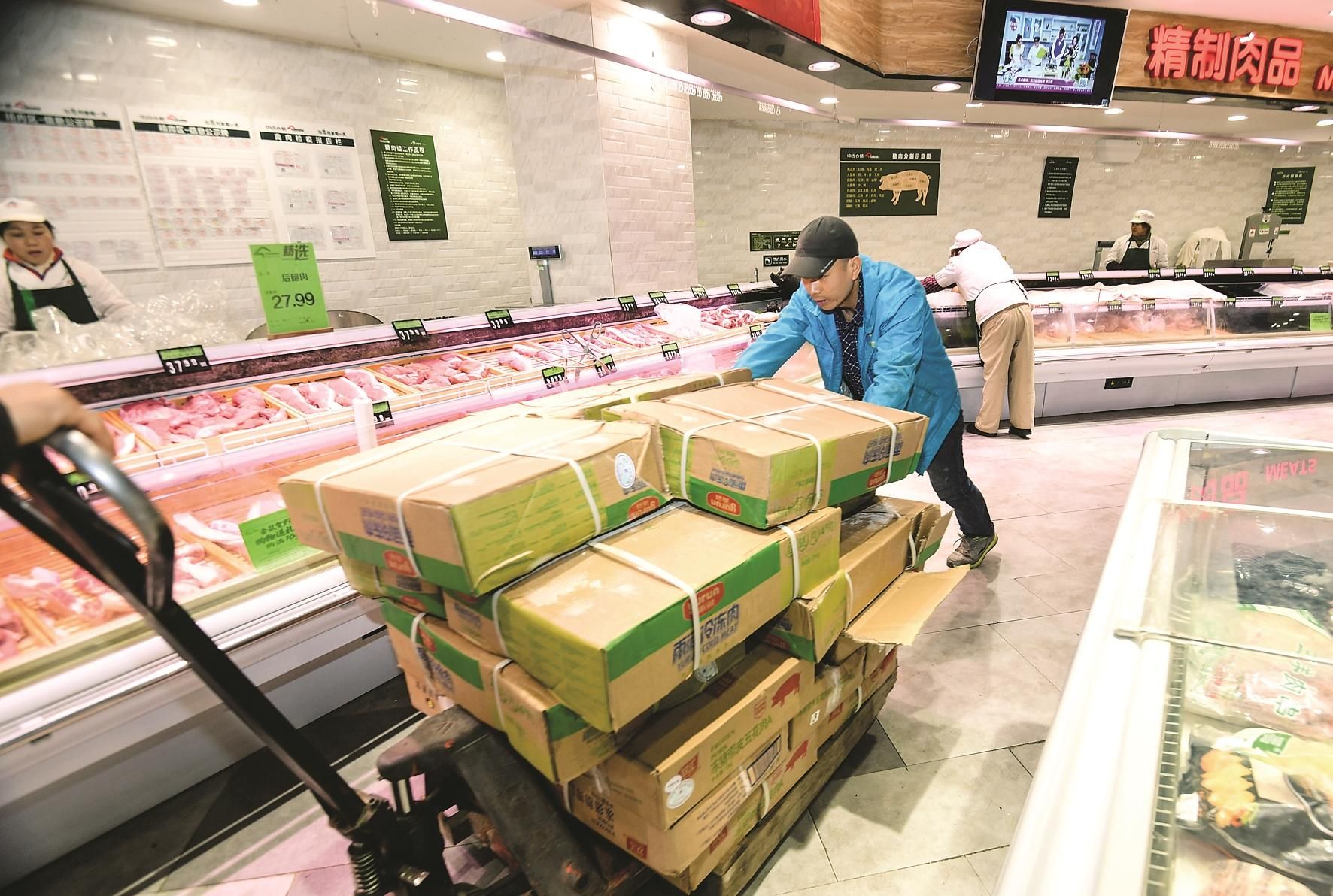 【新春走基层】冻储猪肉送货人每夜奔忙7小时 确保凌晨送到超市自然
