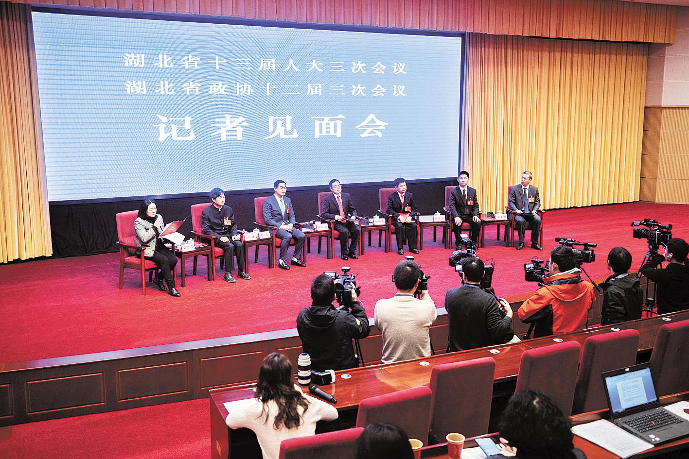 2017年我省确保多少贫困人口脱贫_脱贫攻坚图片