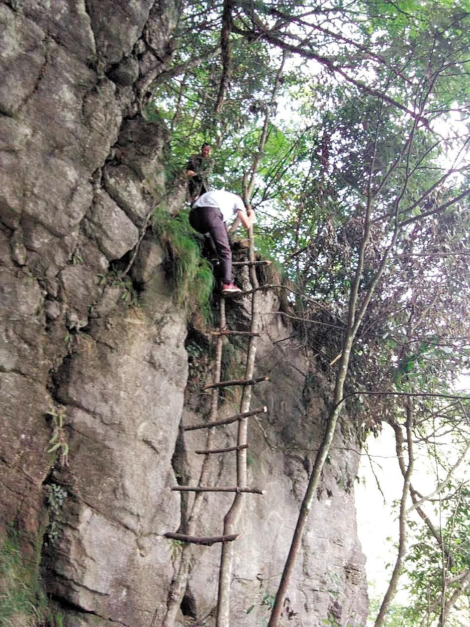 悬崖峭壁上的取水路. (图片由受访者提供)