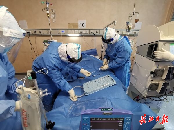 记者直击icu病房ecmo重启生命19天我们终于救活他了
