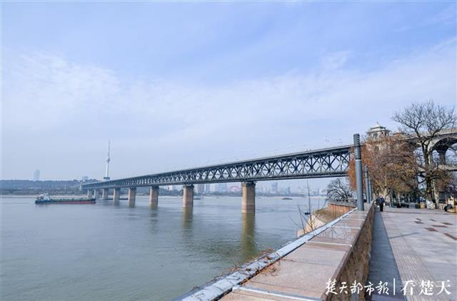 关闭离汉通道第十日,武汉长江大桥是这样