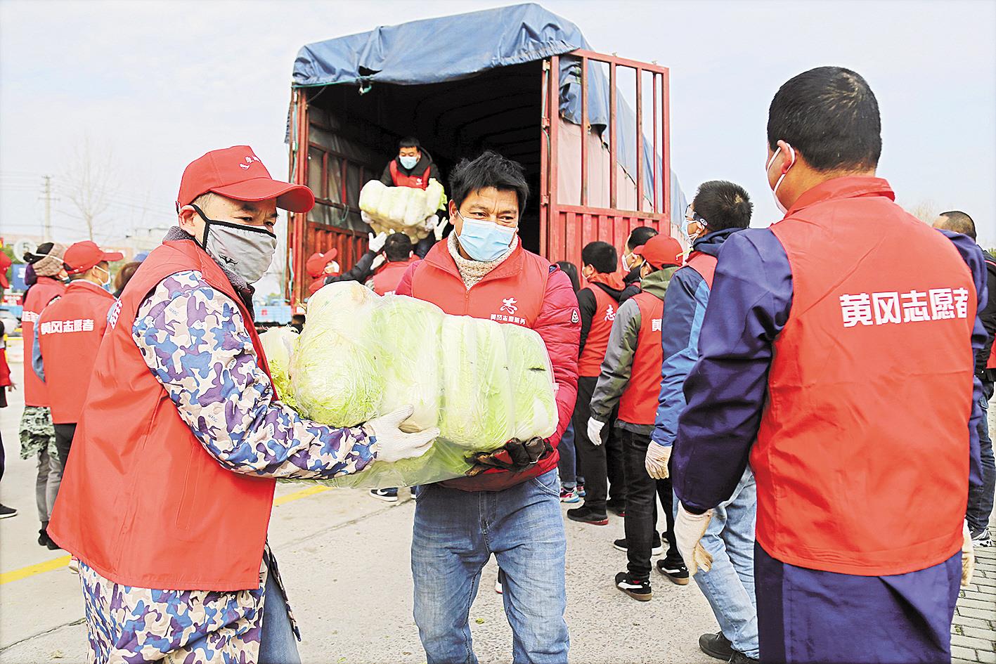 有需要的地方，就有“红马甲” ——黄冈志愿者的抗疫故事(图1)