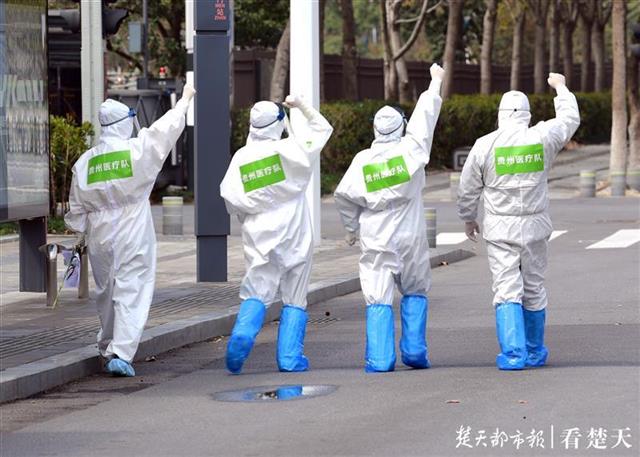 医护人员离去的背景