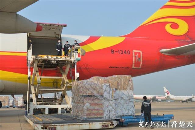 武汉天河机场今日复航 首架国际商业货运航班起飞