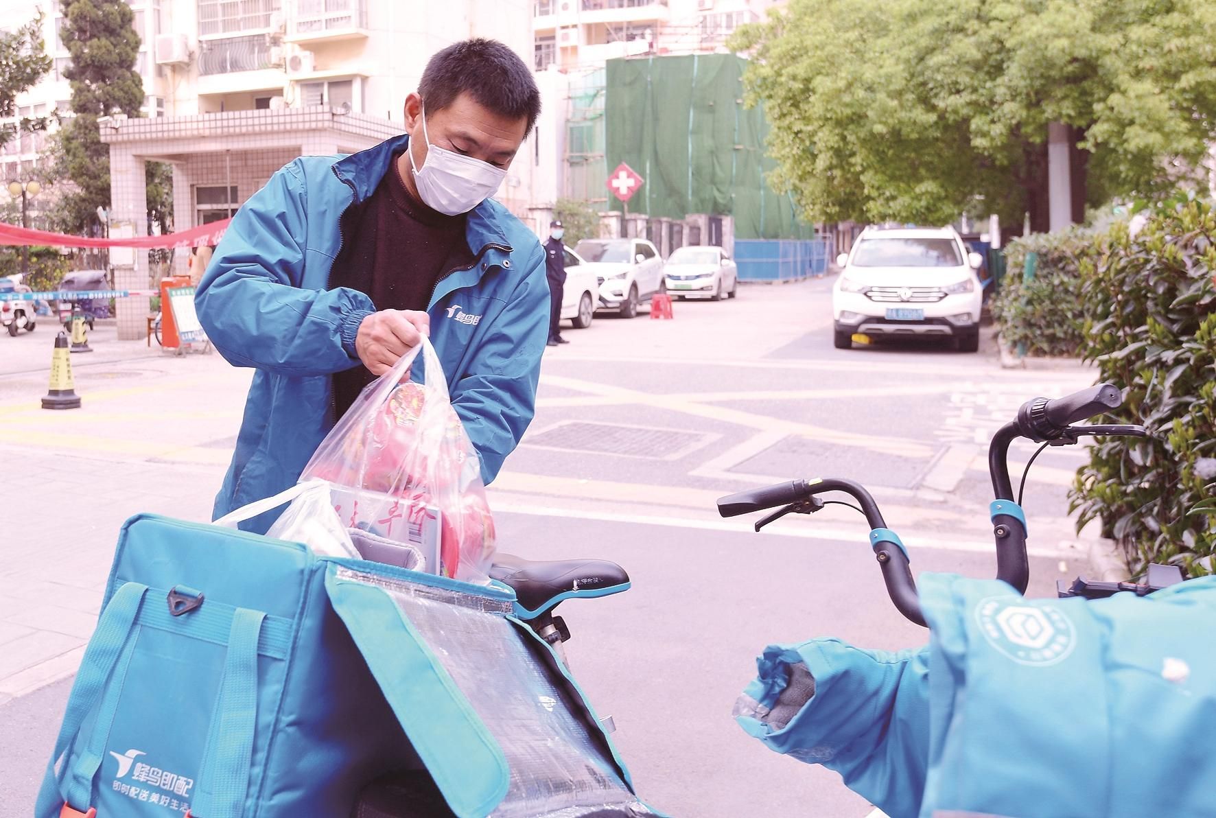 栉风沐雨的逆行 向阳而生的力量