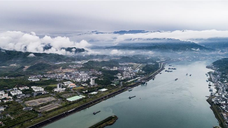 三峡水域货运加快恢复