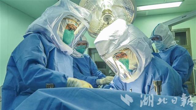 同济医院恢复非新冠肺炎患者诊疗后首例:68岁患者完成肝移植手术