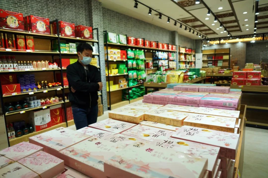 #烟火#“烟火”户部巷，苏醒的武汉等您来“过早”｜草地·神州风物