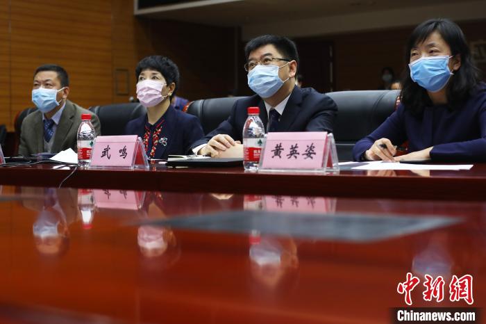 苏台医疗专家“云对话”分享战“疫”经验