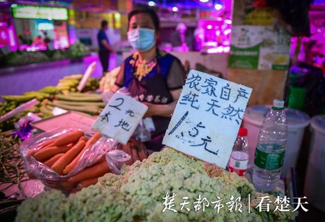 生鲜市场消杀改造后正式营业,入场安全距离2米以上