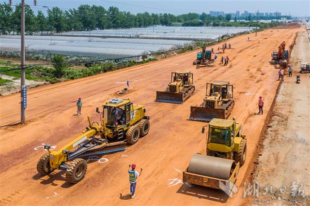 该道路是武汉国家航天产业基地重要配套项目.