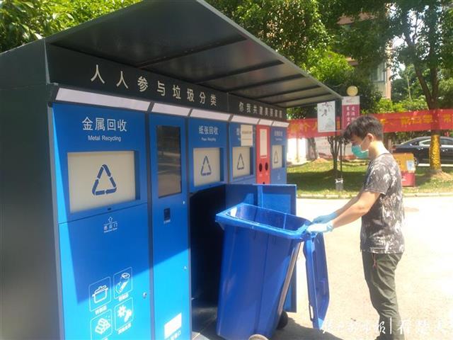 江城垃圾分类绿色回收提速，居民当场兑现现金或米面油
