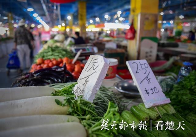 生鲜市场消杀改造后正式营业,入场安全距离2米以上