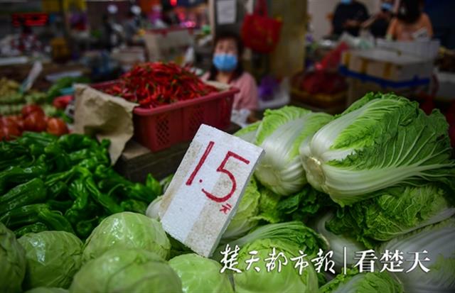 生鲜市场消杀改造后正式营业,入场安全距离2米以上