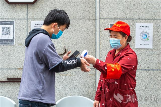 武汉社区防控不松劲