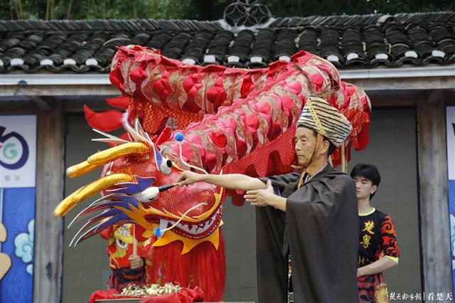 武汉锦里沟复活传统“水龙节”，游客互动参与感受浓浓文化味