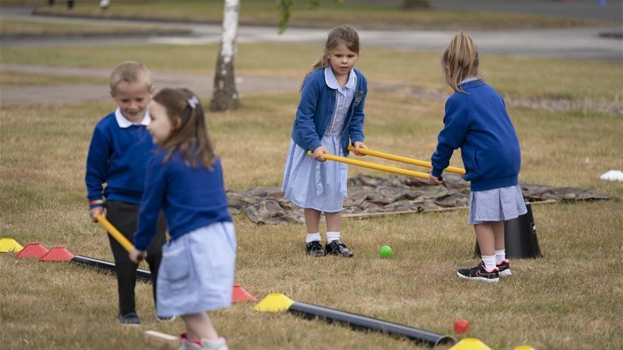 英格兰小学助学前班学生适应复课 