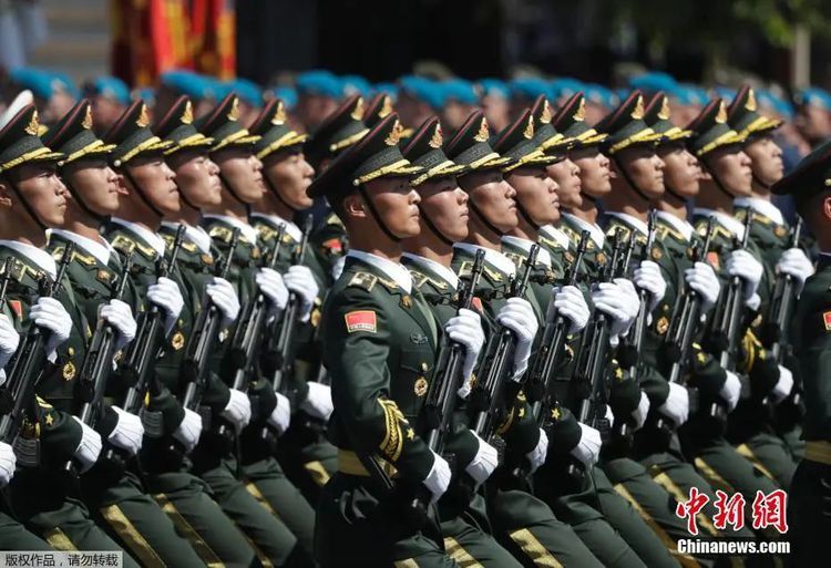 最帅天团高能来袭三军仪仗队亮相莫斯科红场