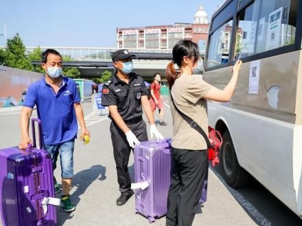 湖北高校毕业生开始分批有序返校