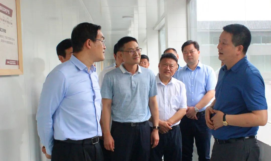 南漳县委副书记,县长肖力率团考察夷陵茶产业发展