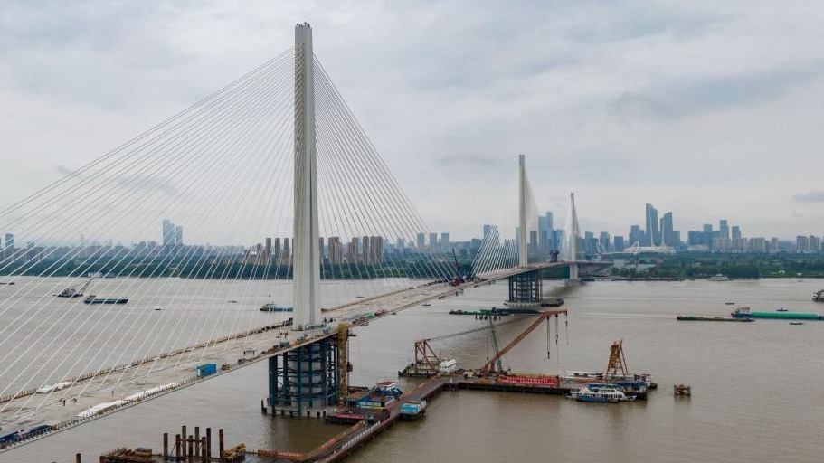 “武汉造”！世界首座轻型钢混结构斜拉桥合龙