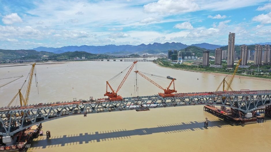 在鄂央企承建的福建省首座公轨两用大桥主桥合龙 