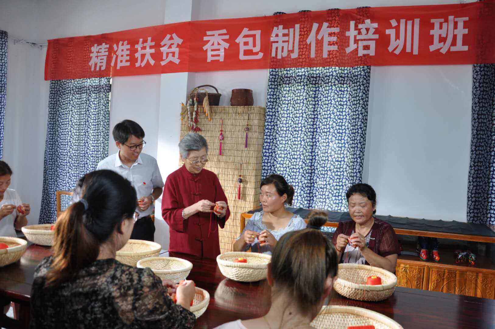 李家超说要买贵州非遗产品送太太_2018年成都非遗节_2017成都非遗节门票