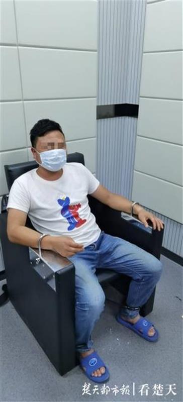 |男子乘人不备多次顺走手机，还巧言骗走健身教练电动车