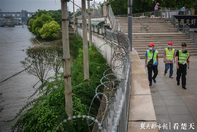 |黄花矶凉亭成“标尺”，长江水位降了