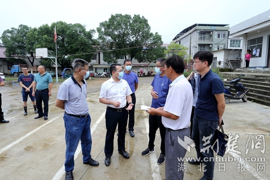 | 黄石市税务局：驻村救灾践初心 结对帮扶担使命