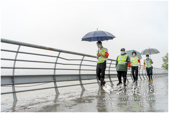 |武昌积玉桥街24小时坚守防汛一线确保汛期安全