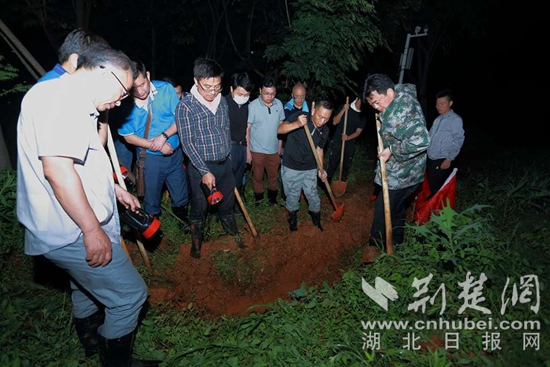 |黄石市国资公司组织应急抢险队 紧急处置渗漏点险情