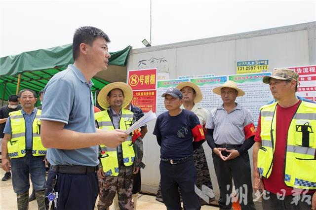 |防汛“网格化” 武汉推行防汛哨棚“哨长制”，已有768个“哨长”