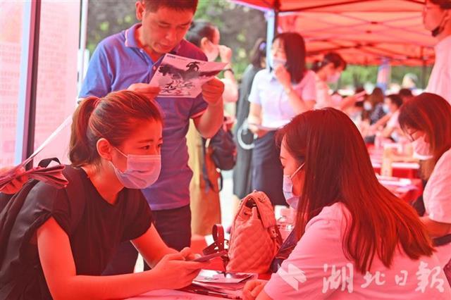 |西陵为民营企业举办专场招聘会