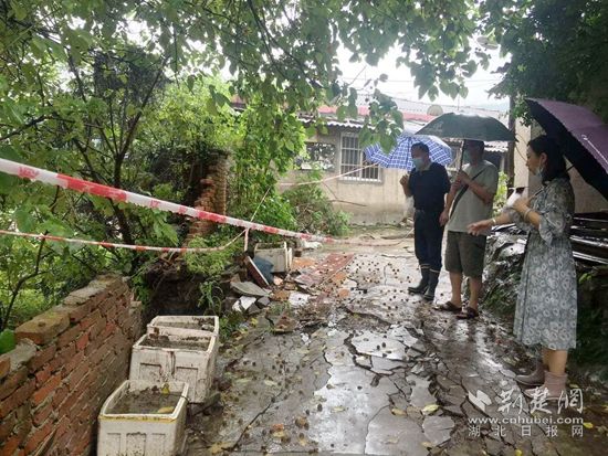 |【战罢疫情再出发】花湖社区第一书记方明新：社区居民痛点难点心里始终有本账